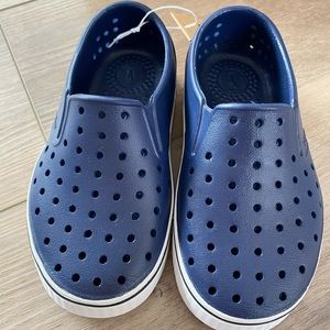 Native Miles kids shoes, size 10.